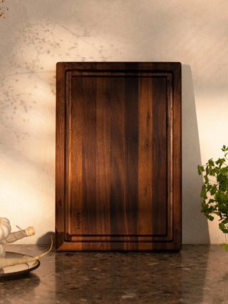 Classic Butcher board M with groove, walnut Skjærebrett & Traller Woodsea 